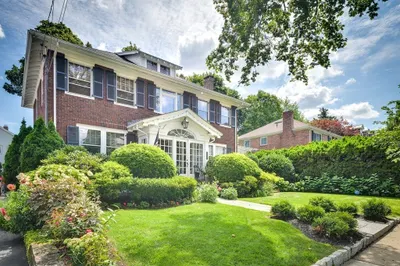 104 Manet Rd