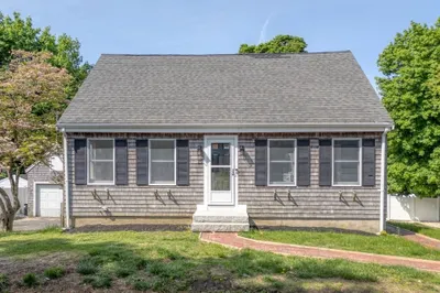 15 Manomet Rd