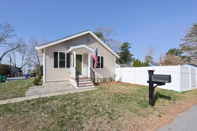 1 Hawthorne Rd 1
