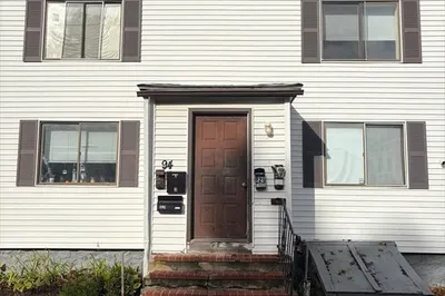 94 Bacon St #4