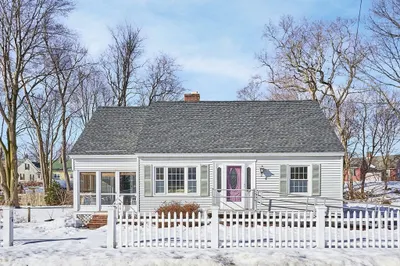 24 Pelham Ave