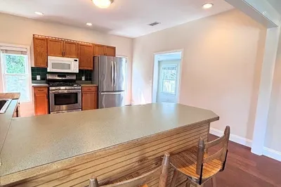 10 Neil St #2 1