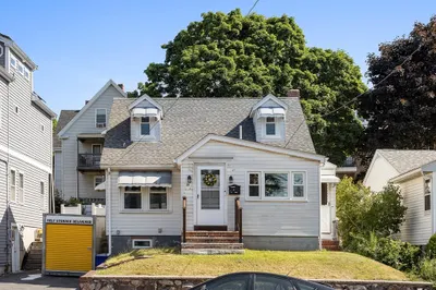 38 Hunting St