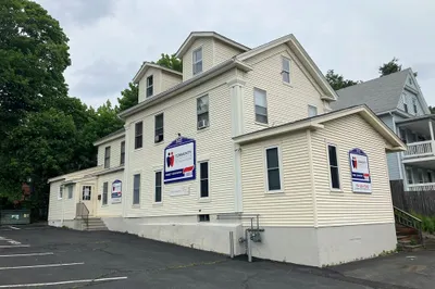 227 Russell St 1