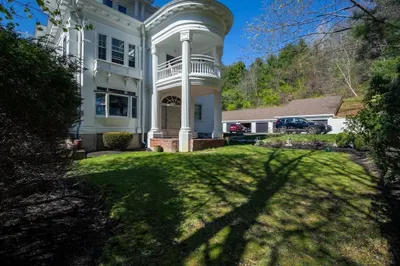 1401 Great Pond Rd #4