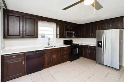 185 Walnut Ave #1 1