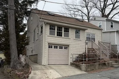 70 Colonial Rd