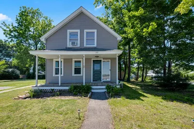 32 Middlesex Ave