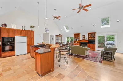 154 Whittier Dr 1