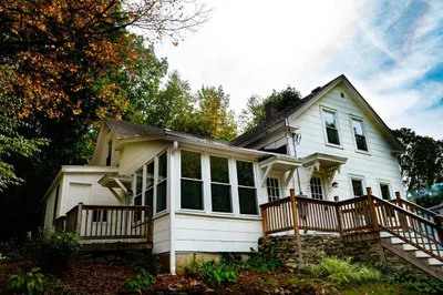 102 S Main St