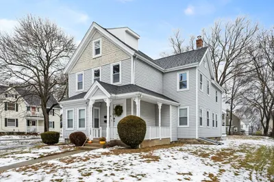 135 Cottage St #2 1