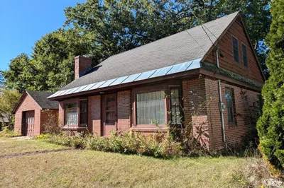 112 Riverdale Ave