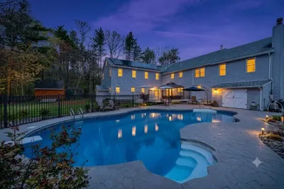 11 Longwood Dr 1