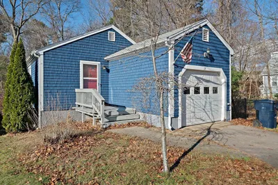 24 Woodland Rd