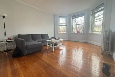 8 Euston St #5 1