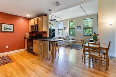 220 Spencer Ave #201
