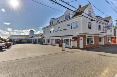 337 Commercial Street 1