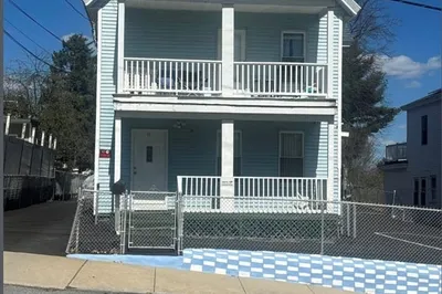 61 High St #3