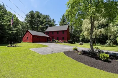 38 Manchaug Rd