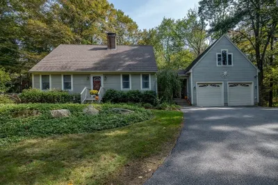 152 Warren Rd