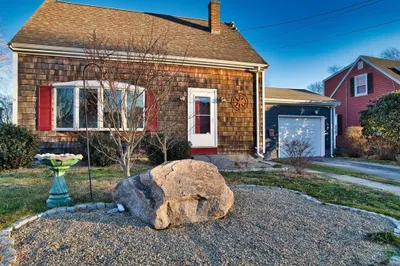48 Ash Ave