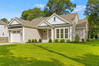 36 Sachem Dr 1
