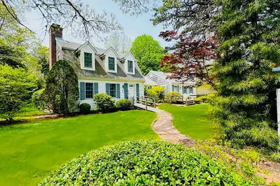 55 Woods Neck Rd