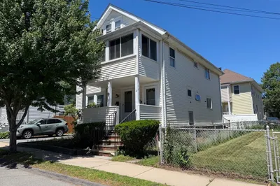 18 Banks St #1