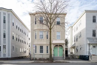 377-379 Cardinal Medeiros Ave 1