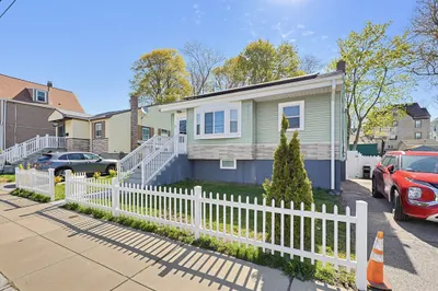 27 Banfield Ave 1