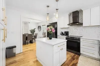10 S Long St 1