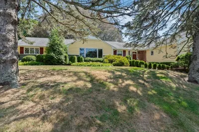 26 Westwood Dr