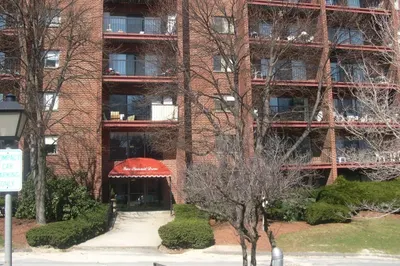 2 Summit Dr #18