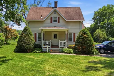 33-37 Cottage St 1