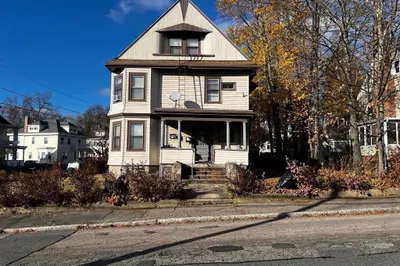 281 Spring St 1