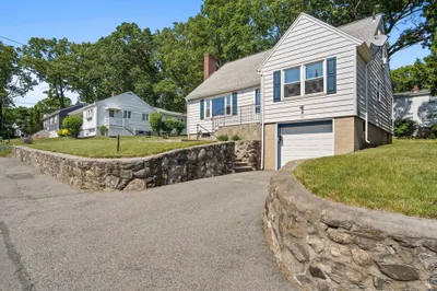 34 Mariposa Ave