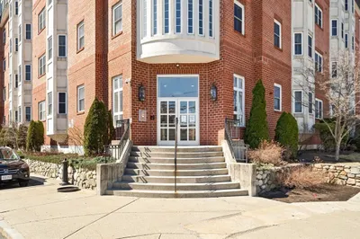 120 Wyllis Ave #103 1