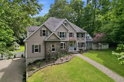 4 Iroquois Ln 1