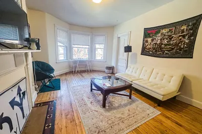 54 Saint Stephens St ##3