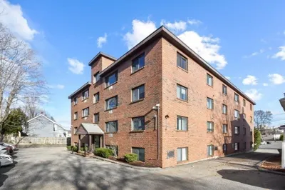 41 Walnut St #41