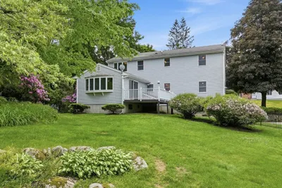 6 Hillcrest Rd