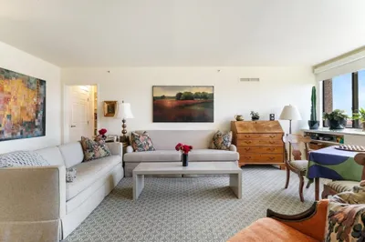 250 Hammond Pond Pkwy #916S