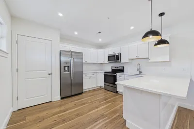 1 Pleasant Street #305 1