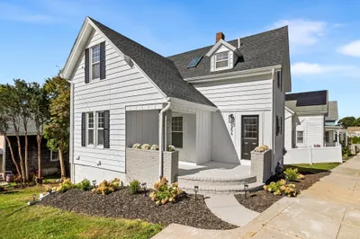 256 Weetamoe St 1
