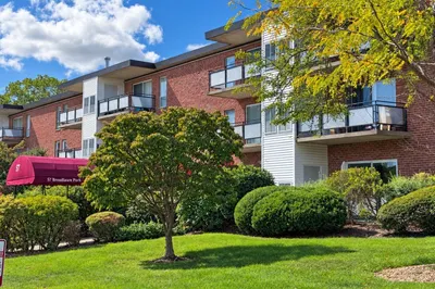 57 Broadlawn Park #3A 1