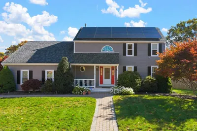70 Nelson Dr 1