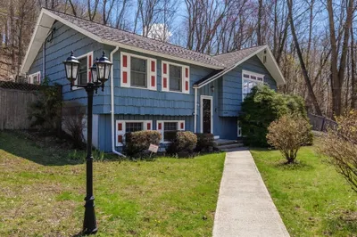 17 Golden Hill Avenue 1