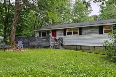 135 Woodland Dr 1