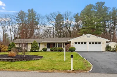 12 Burton Farm Dr