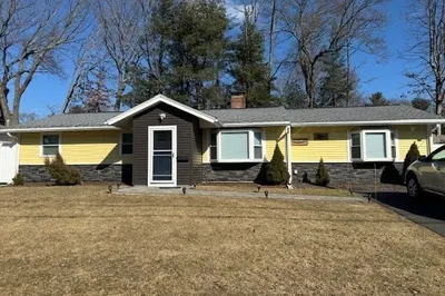 20 Fairbrook Rd
